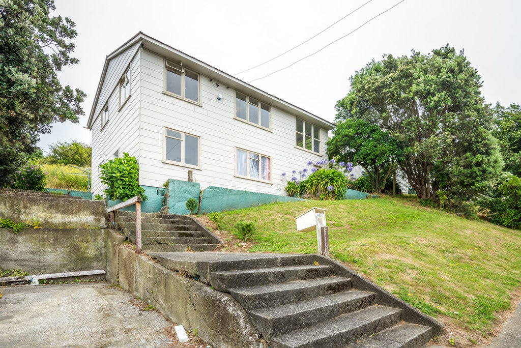 48 Gloucester Street, Cannons Creek, Porirua - Carousel 1