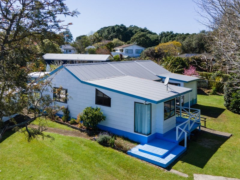 4 Pohutukawa Drive, Athenree, Katikati - Carousel 1