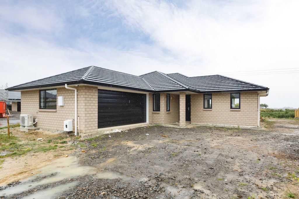 23 Monaco Grove, Fitzherbert, Palmerston North - Carousel 1
