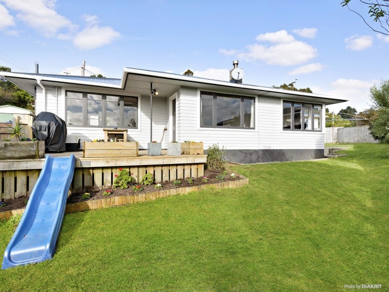 7 Beazley Avenue, Paparangi, Wellington - Carousel 2