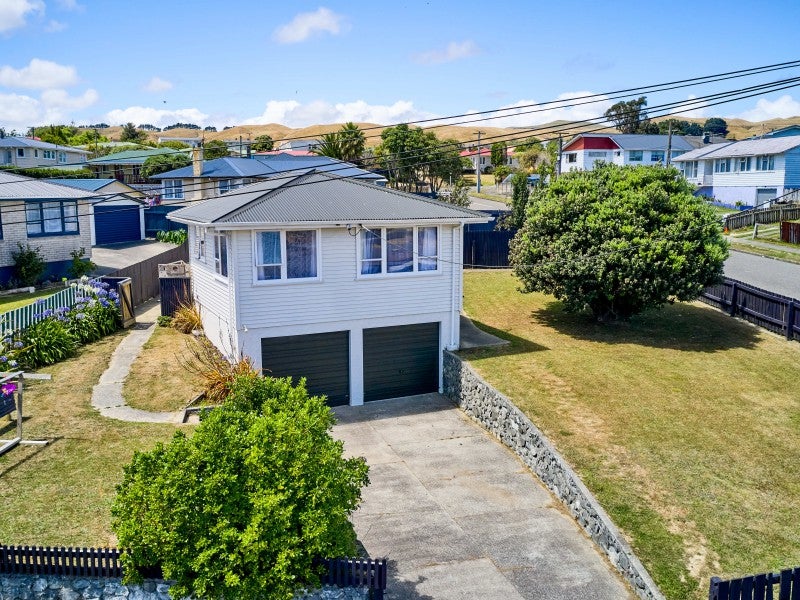 9 Falcon Street, Cannons Creek, Porirua - Carousel 2