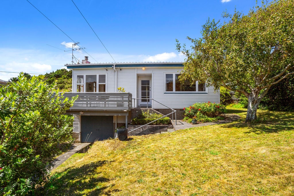 12 Cecil Road, Tawa, Wellington - Carousel 1