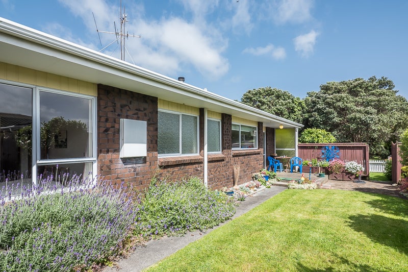 60 Rewarewa Crescent, Waikanae - Carousel 2