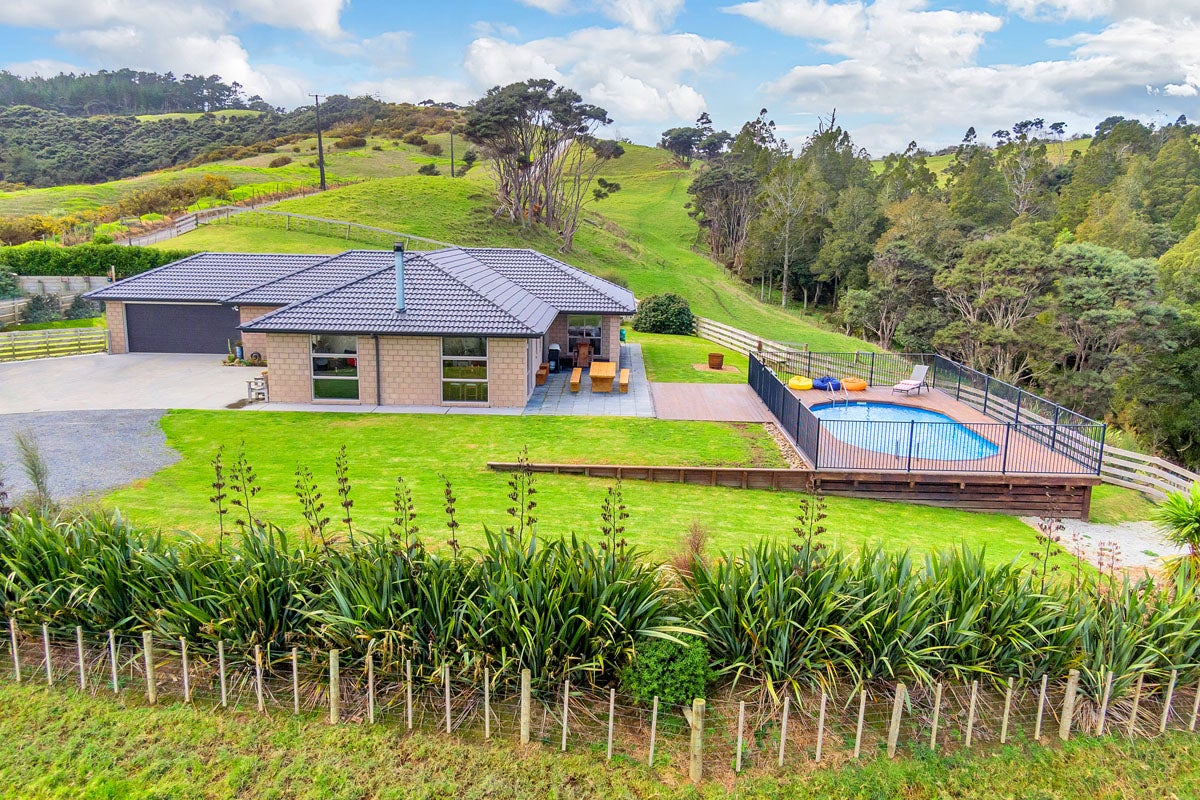 64 Kaipara Coast Highway, Kaukapakapa - Carousel 1