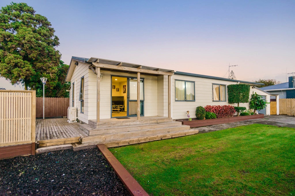 1 Kambalda Street, Mangere Bridge, Auckland - Carousel 2