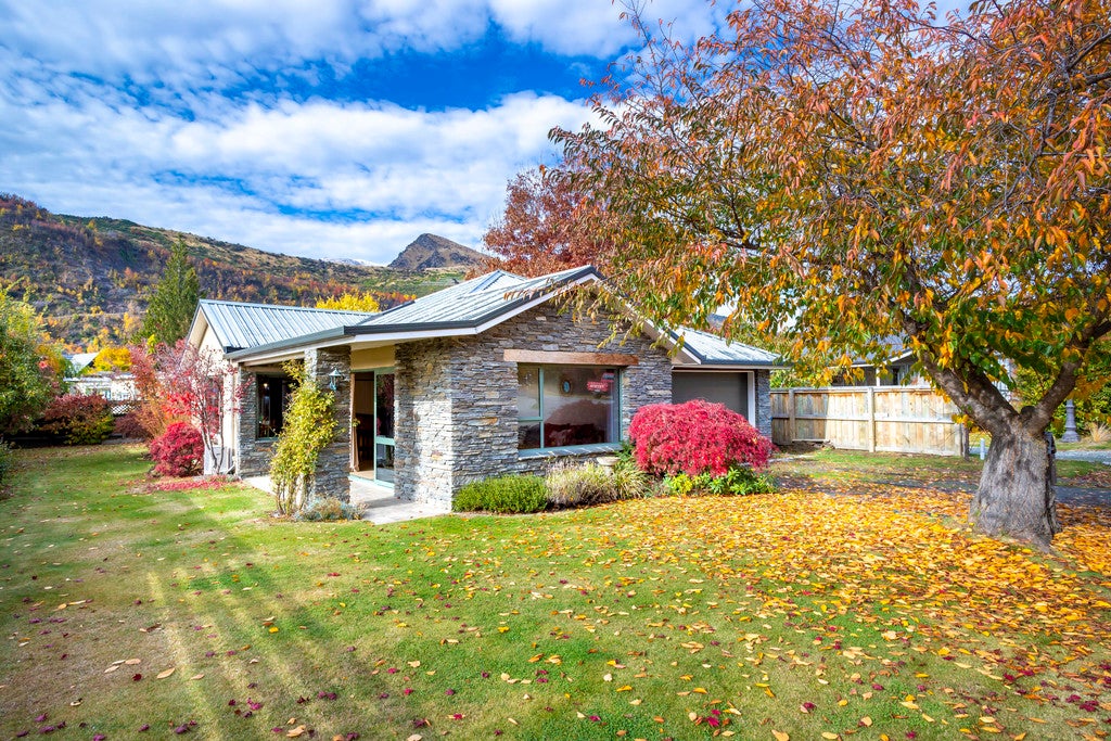 2 McKibbin Place, Arrowtown, Arrowtown - Carousel 1