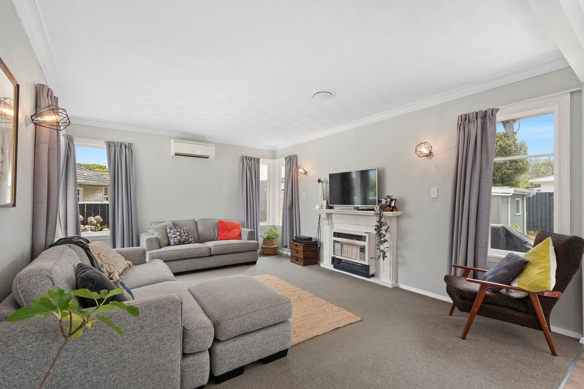 95 Fraser Crescent, Elderslea, Upper Hutt - Carousel 2