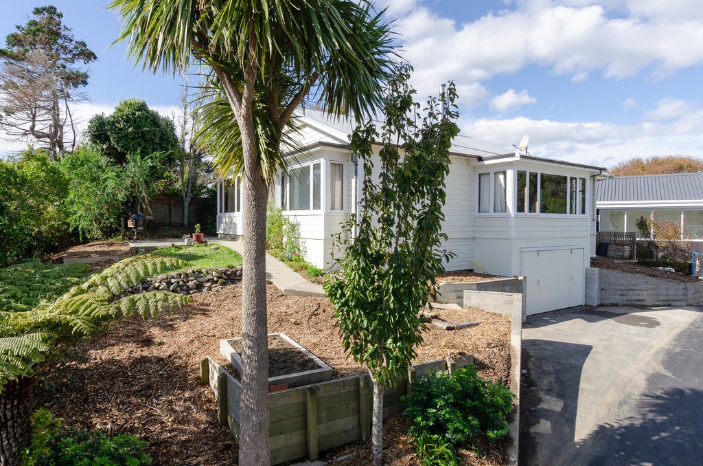 5 Agra Crescent, Khandallah, Wellington - Carousel 1