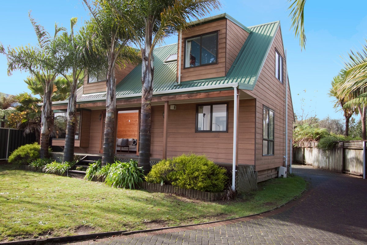 17 Ronald Court, Pukete, Hamilton - Carousel 2