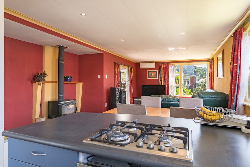 67 Karamu Crescent, Wainuiomata, Lower Hutt - Carousel 2
