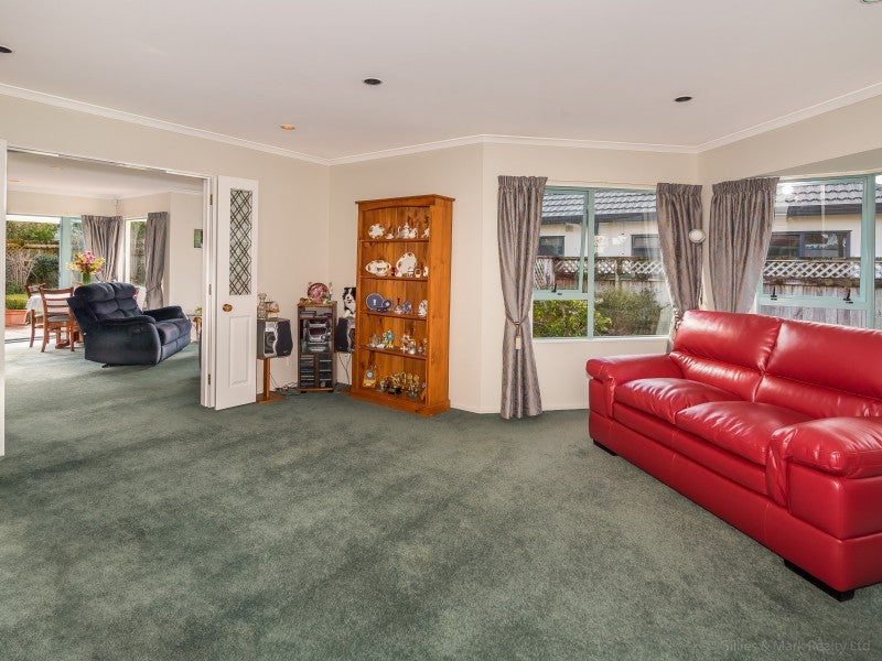 17 Clearwater Terrace, Brown Owl, Upper Hutt - Carousel 2