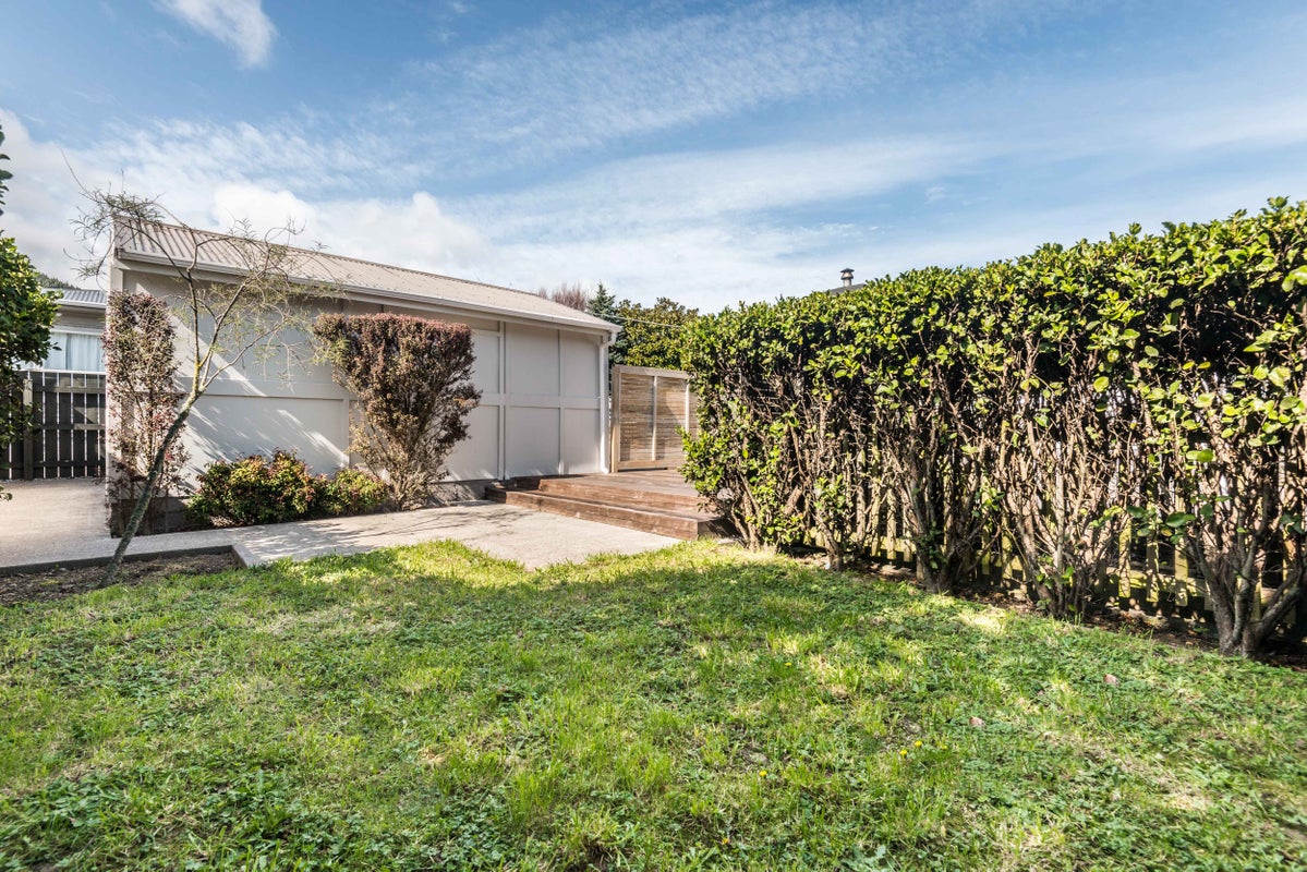 27 Collins Avenue, Tawa, Wellington - Carousel 17