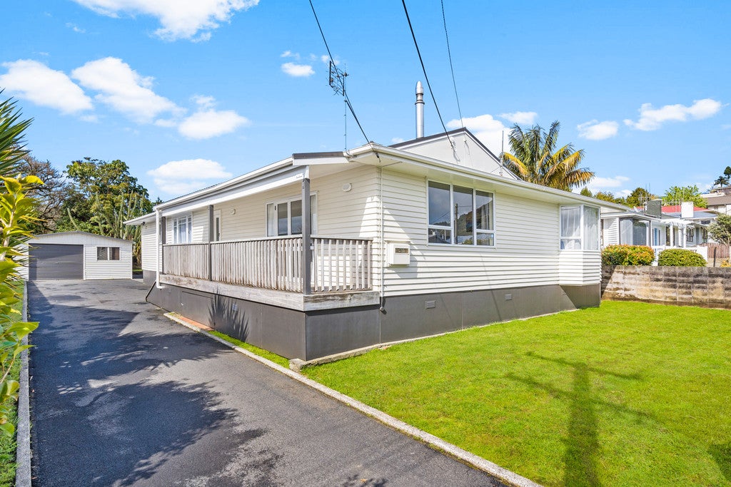 6 Cambridge Street, Kamo, Whangarei - Carousel 1