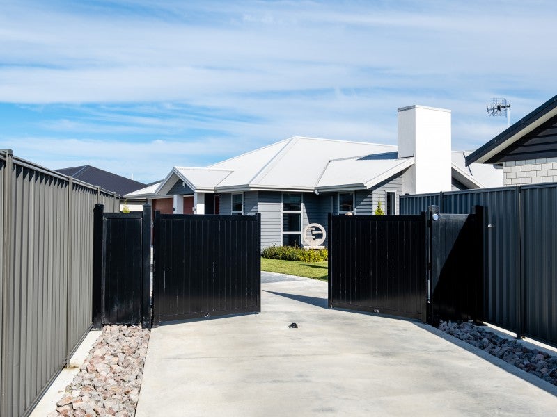 11 Benmore Place, Poraiti, Napier - Carousel 19