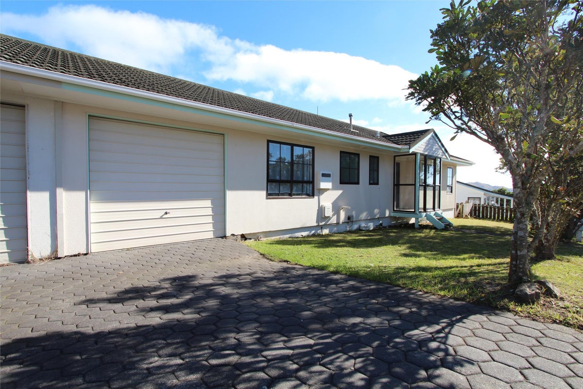 6A Glenwood Grove, Woodridge, Wellington - Carousel 12