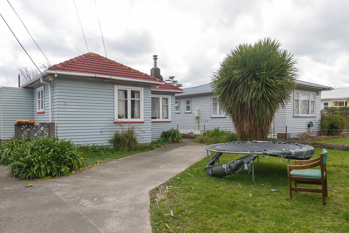 9 Frederick Street, Wainuiomata, Lower Hutt - Carousel 2