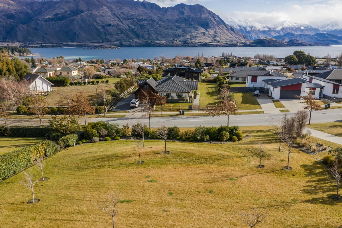 82 Rata Street, Wanaka - Carousel 1