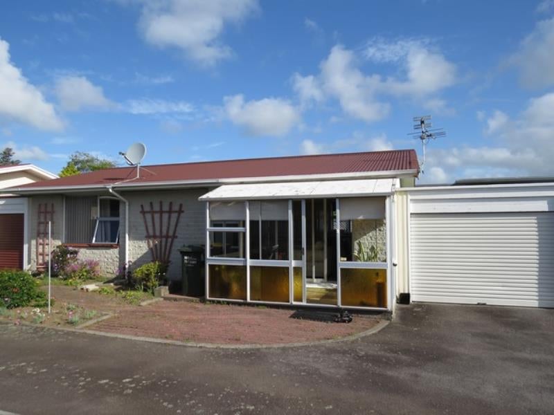 2/147 Carrington Street, Lower Vogeltown, New Plymouth - Carousel 1