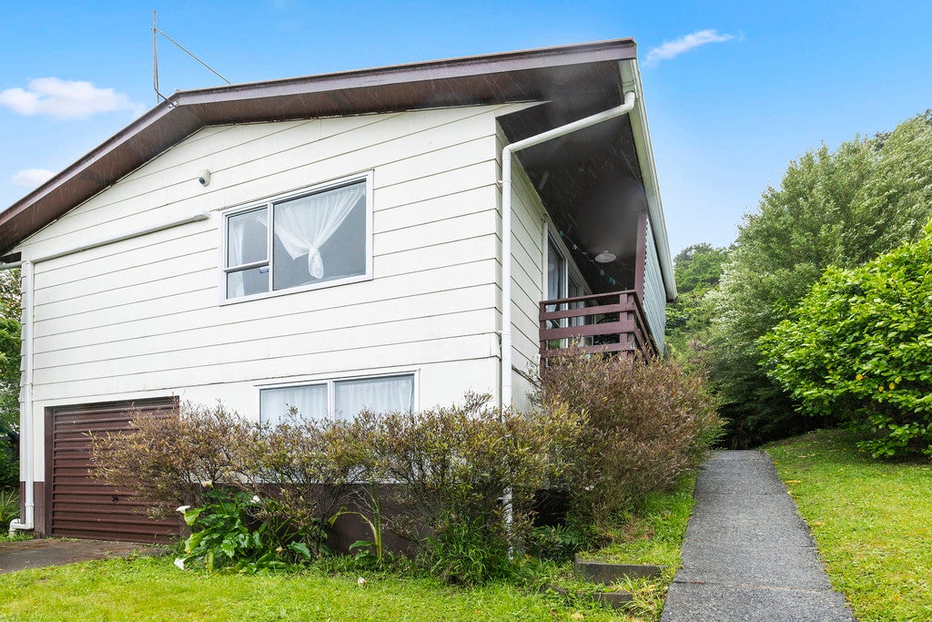 49 Kairanga Crescent, Wainuiomata, Lower Hutt - Carousel 1