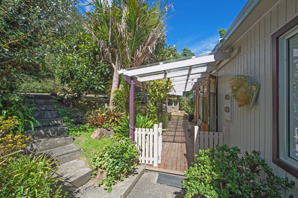16 Junction Road, Oneroa, Waiheke Island - Carousel 2
