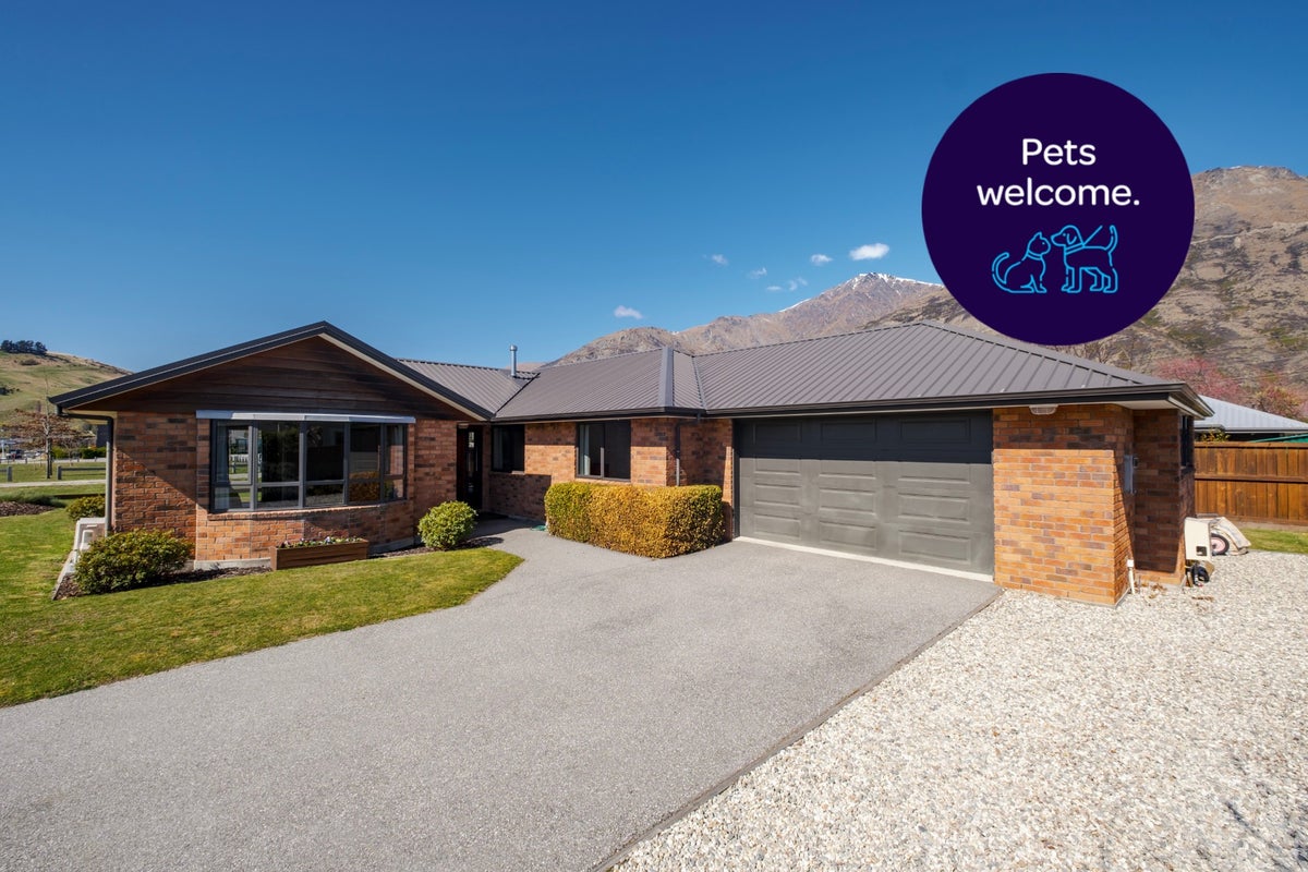 74 Howards Drive, Lake Hayes, Queenstown - Carousel 1