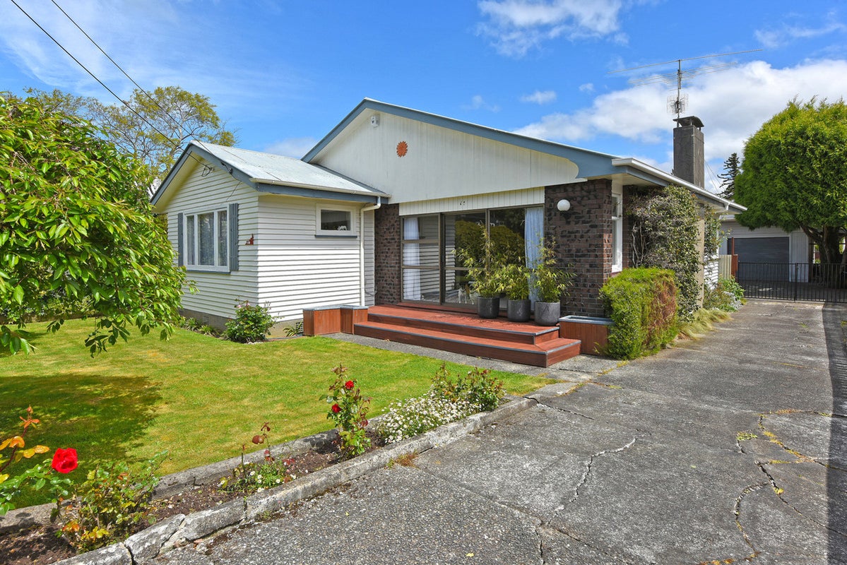 27 Akatarawa Road, Brown Owl, Upper Hutt - Carousel 1