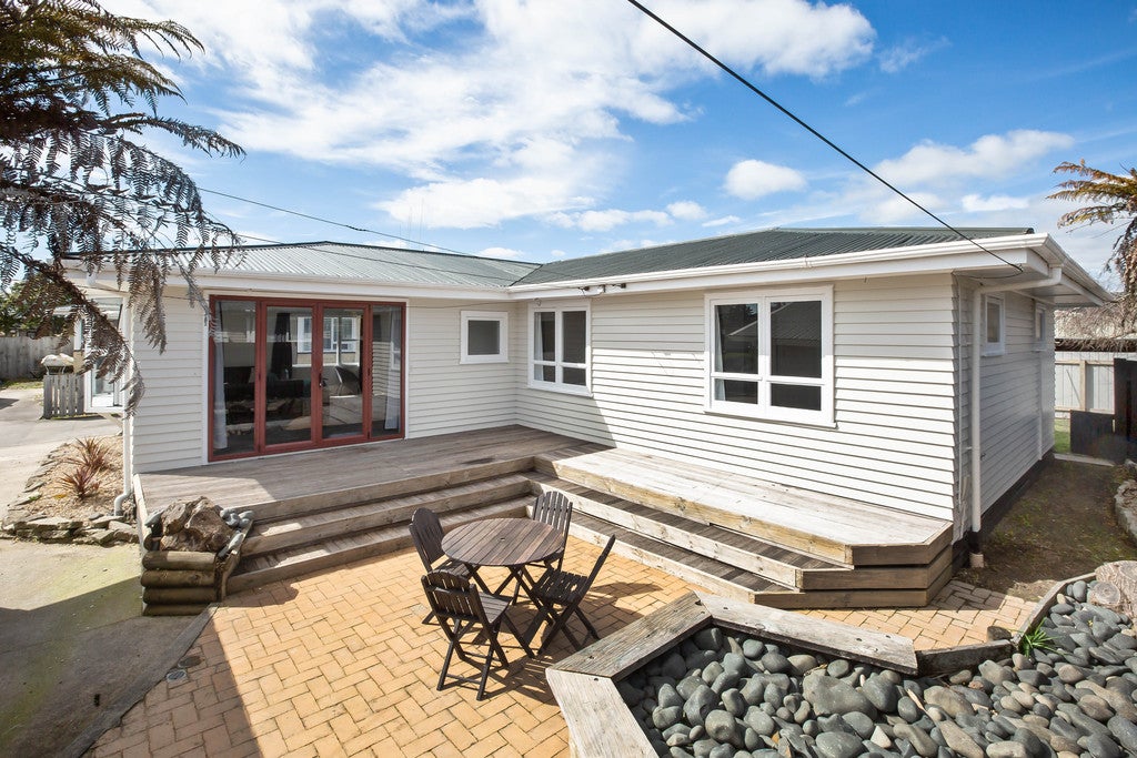 8 Bruce Avenue, Glenview, Hamilton - Carousel 2