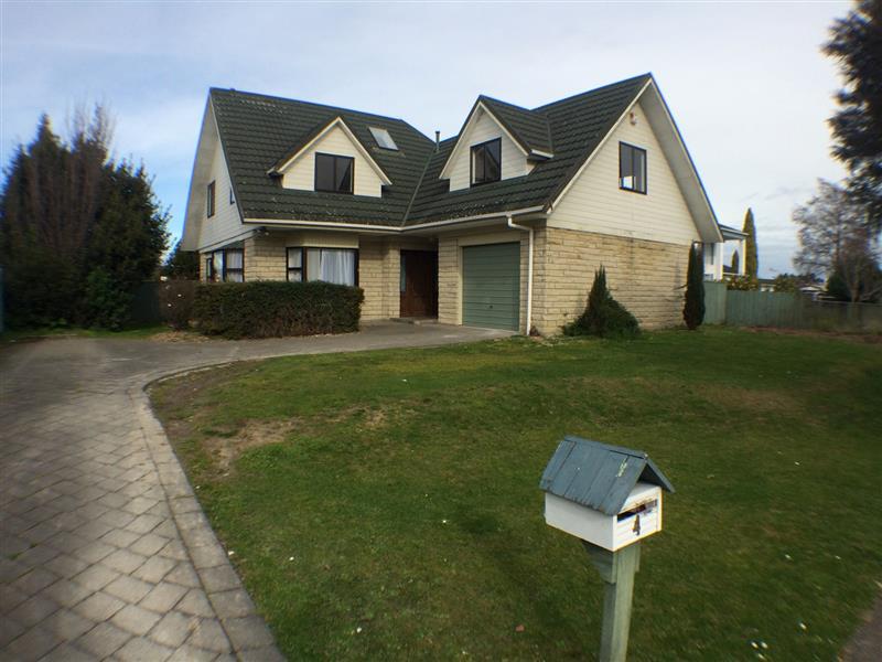 4 Hanmer Place, Highbury, Palmerston North - Carousel 1