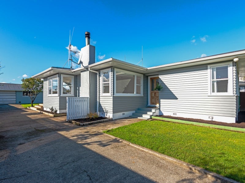 27 Catlins Crescent, Milson, Palmerston North - Carousel 1