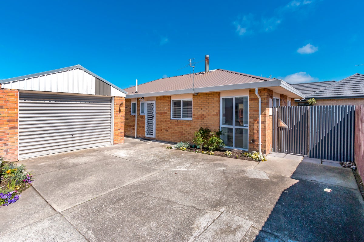 2/139 Gilberthorpes Road, Hei Hei, Christchurch - Carousel 1
