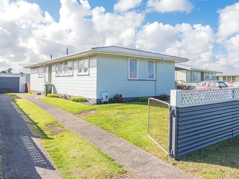53 Titoki Street, Castlecliff, Whanganui - Carousel 1