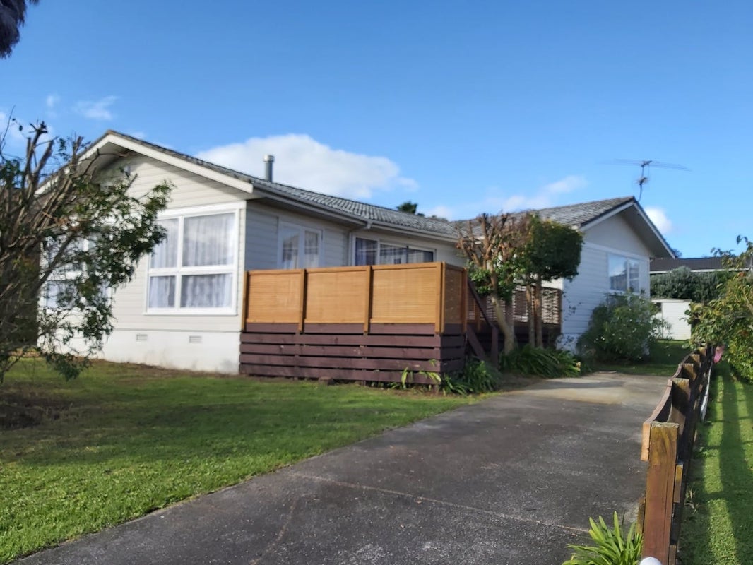17 Vanbrugh Place, Bucklands Beach, Auckland - Carousel 1