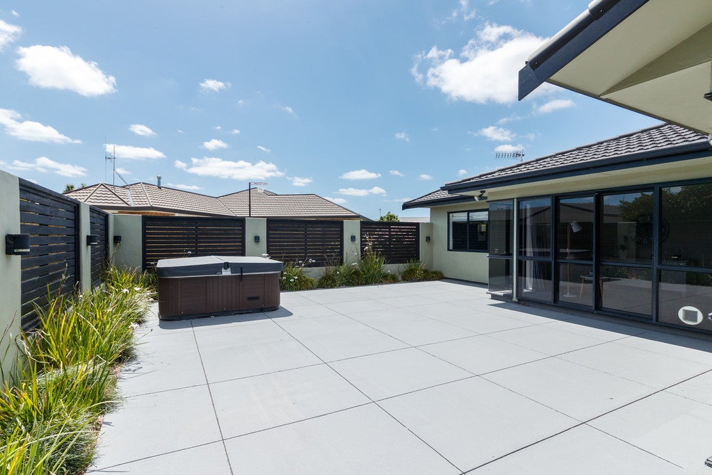 127 Schnell Drive, Kelvin Grove, Palmerston North - Carousel 2
