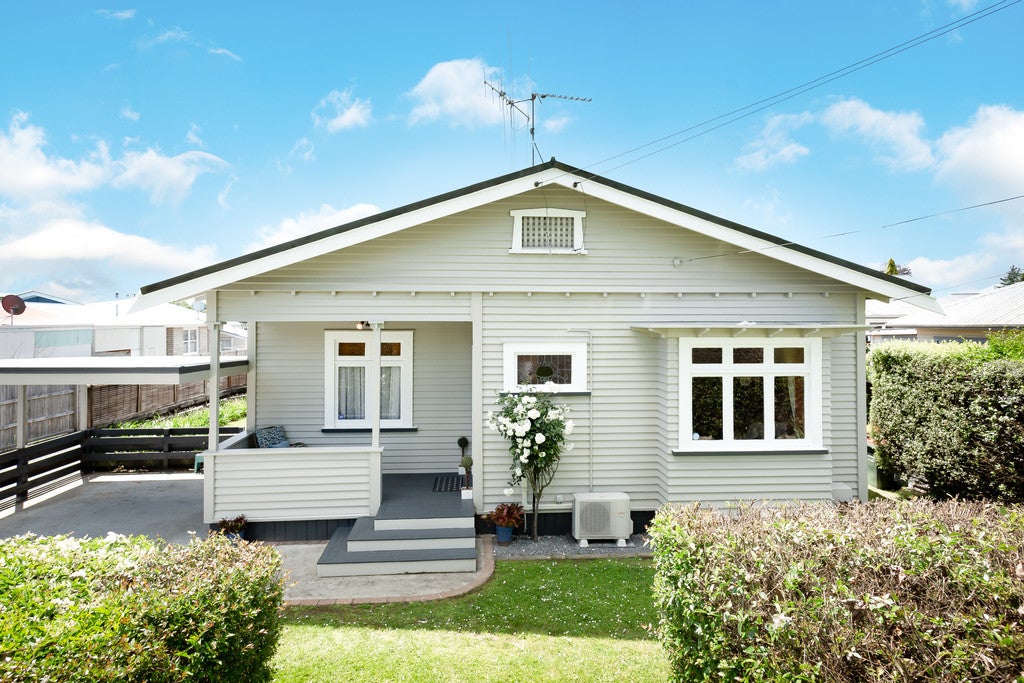 19 Claude Street, Fairfield, Hamilton - Carousel 1