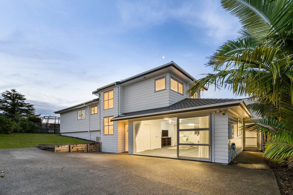2/252 Rangatira Road, Beach Haven, Auckland - Carousel 1