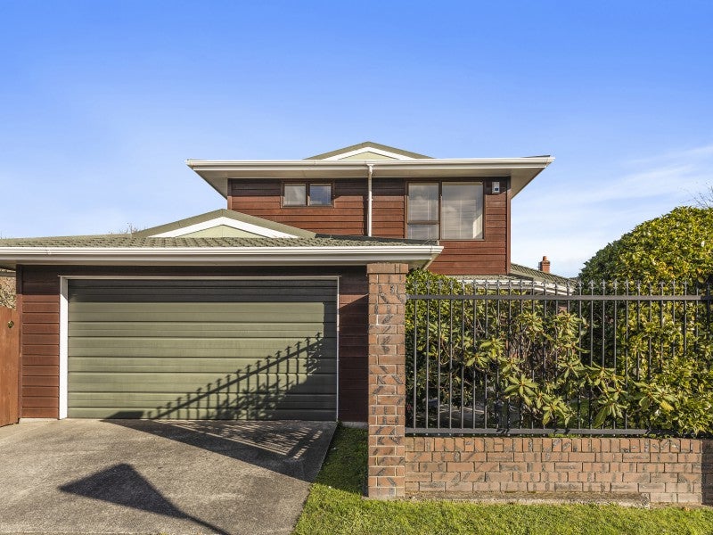 2/106 Kings Crescent, Hutt Central, Lower Hutt - Carousel 1