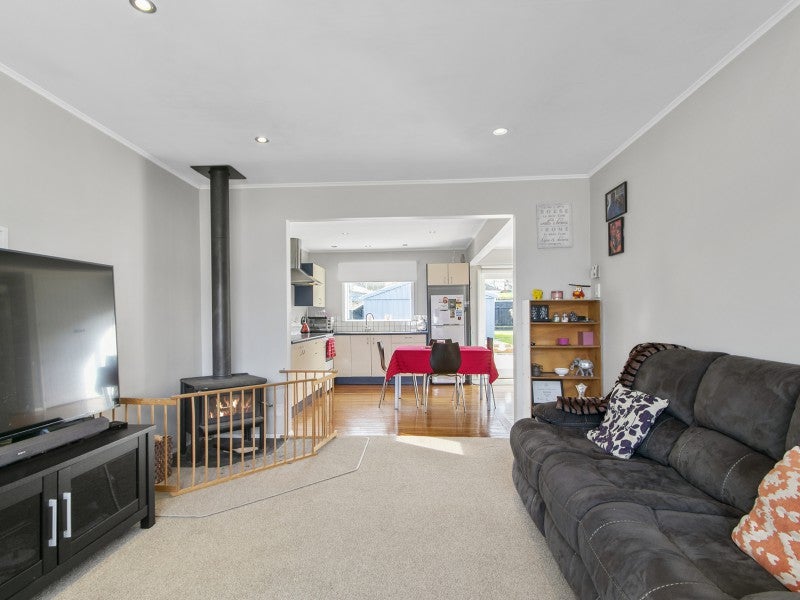 44 Bull Avenue, Wainuiomata, Lower Hutt - Carousel 2