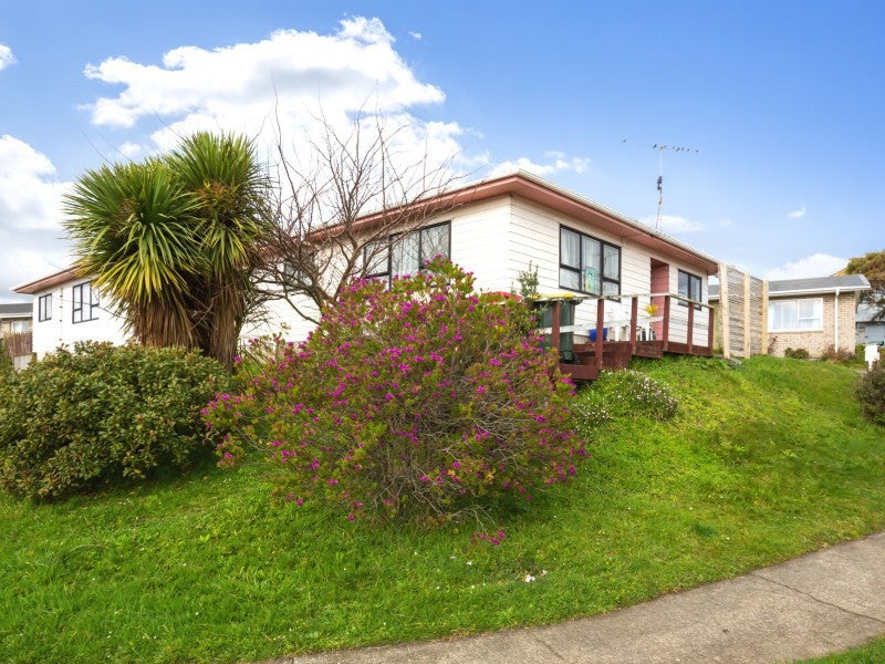1A Bedford Street, Cannons Creek, Porirua - Carousel 1