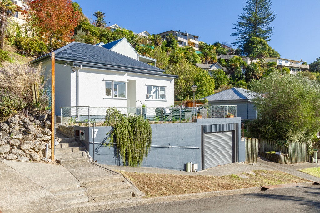 17 Hornsey Road, Bluff Hill, Napier - Carousel 1