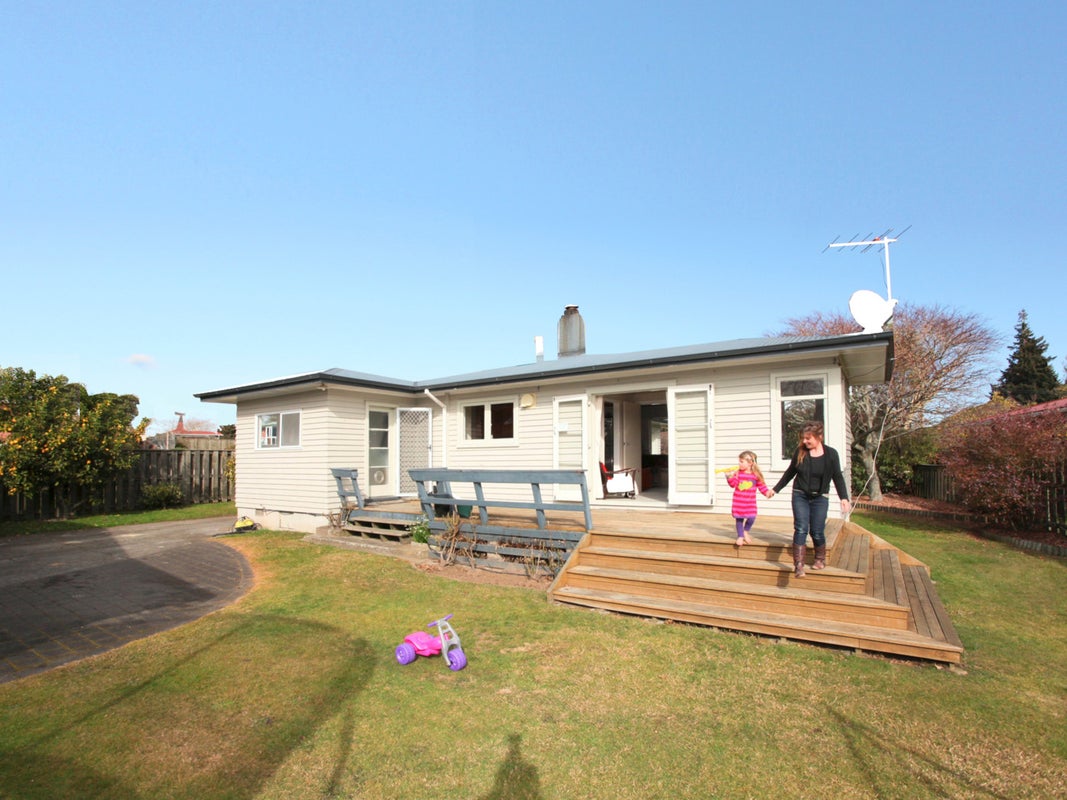 10 Johnston Crescent, Springfield, Rotorua - Carousel 1