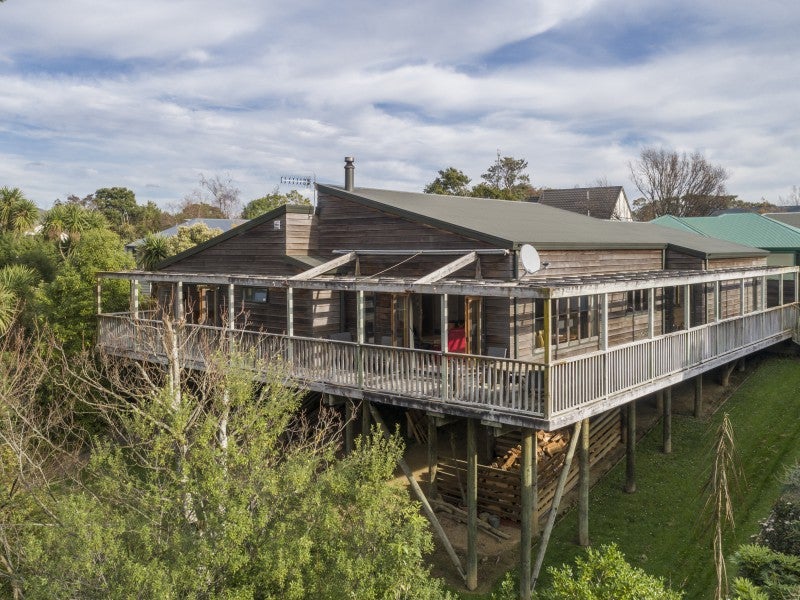 50A Clifton Terrace, Fitzherbert, Palmerston North - Carousel 1