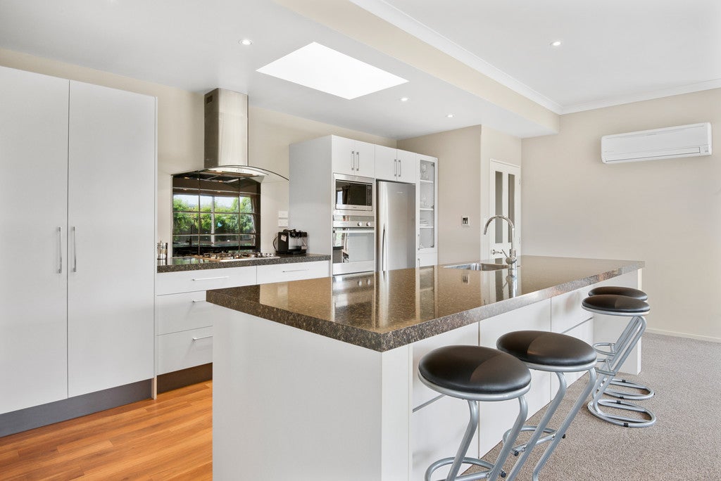 15 Somerville Crescent, Aidanfield, Christchurch - Carousel 2