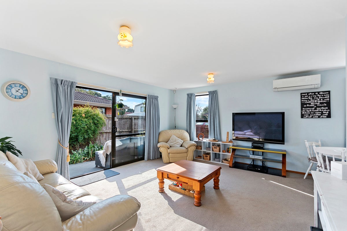 1/22 McHaffies Place, Wainoni, Christchurch - Carousel 2