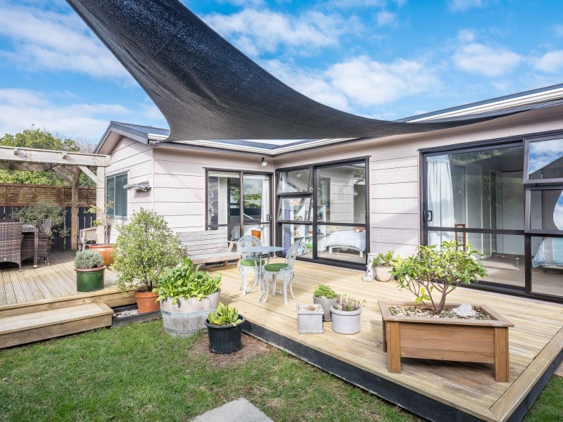 5 Bahama Crescent, Paraparaumu Beach, Paraparaumu - Carousel 2