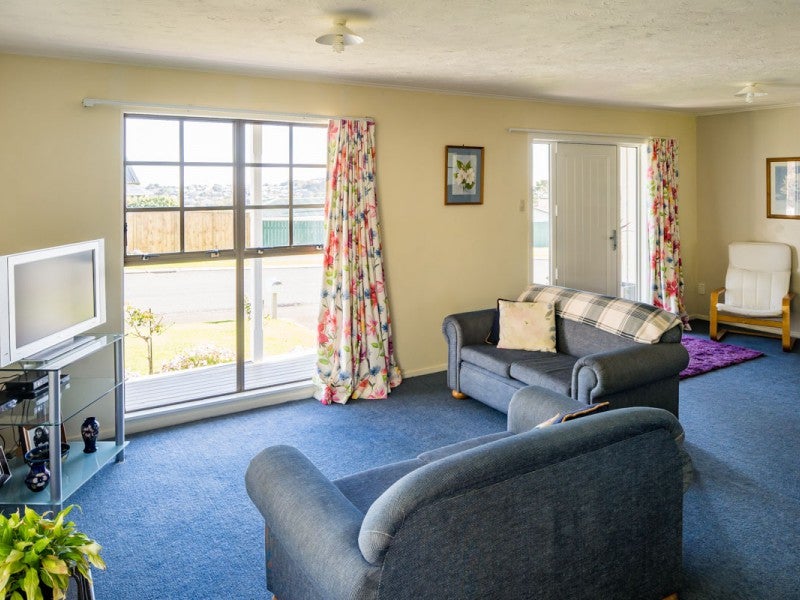 17 Cleat Street, Whitby, Porirua - Carousel 2