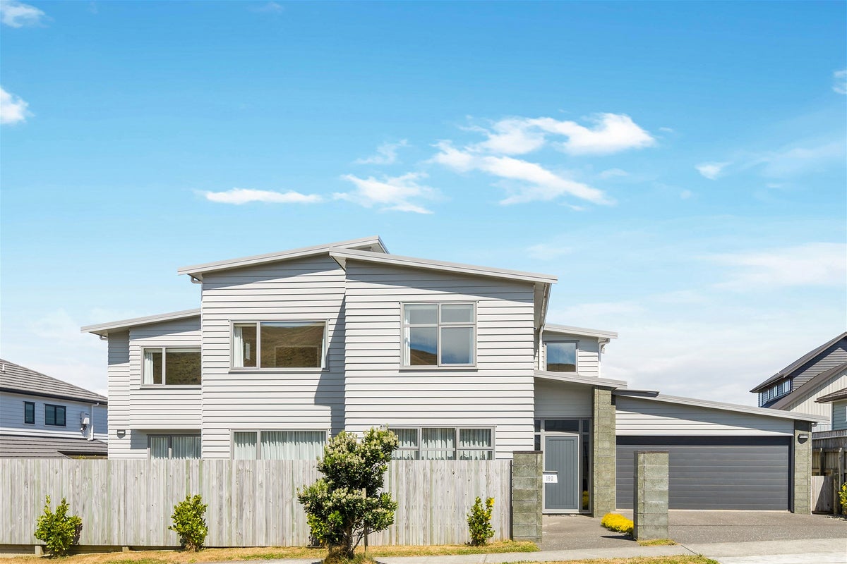 190 Mclintock Street North, Johnsonville, Wellington - Carousel 1