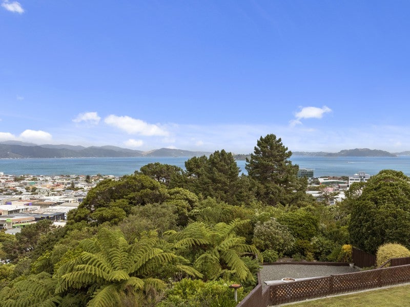 14 Stanhope Grove, Korokoro, Lower Hutt - Carousel 2