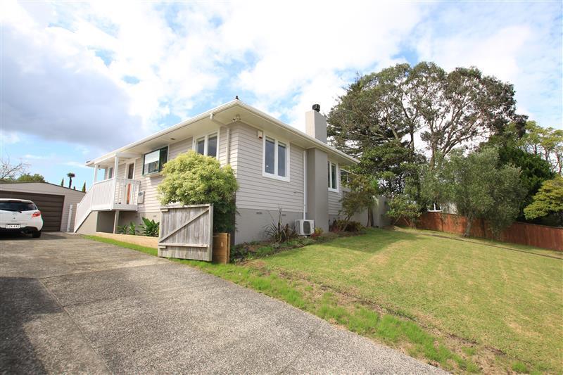 21 Paragon Avenue, Beach Haven, Auckland - Carousel 1