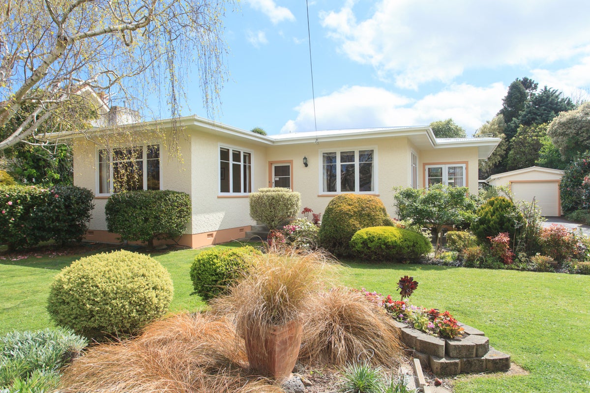 10 Tarata Street, Saint Johns Hill, Whanganui - Carousel 1