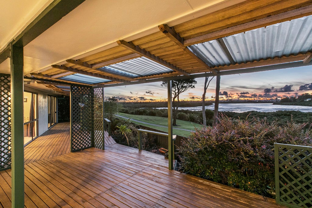 38 Bluewater Place, Wattle Downs, Auckland - Carousel 1